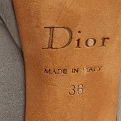 مملوكة مسبقًا حذاء كعب عالي ديور ساتان رمادي فاتح معقود مقدمة مكشوفة منصة مقاس 36