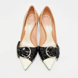 Pre Owned حذاء كعب عالي ديور مقدمة مدببة جلد لامع بيج/أسود فيونكة مشبك مقاس 37.5