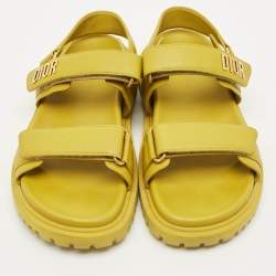 مملوكة مسبقًا صندل ديور أكت جلد بني مسطح مقاس 40