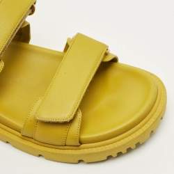 مملوكة مسبقًا صندل ديور أكت جلد بني مسطح مقاس 40