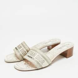 مملوكة مسبقًا صندل ديور منزلق قماش رمادي/كريمي مقاس 40.5