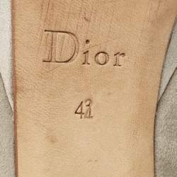 مملوكة مسبقًا Dior Size 41 Grey Satin and Suede Platform Pumps
