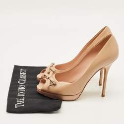 مملوكة مسبقًا حذاء كعب عالي ديور جلد بيج بشعار الماركة بفيونكة مقدمة مفتوحة مقاس 40