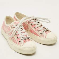 Pre Owned حذاء رياضي ديور قماش مطرز أزرق بحري/أبيض مشي ديور منخفض من الأمام مقاس 37.5