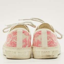 Pre Owned حذاء رياضي ديور قماش مطرز أزرق بحري/أبيض مشي ديور منخفض من الأمام مقاس 37.5