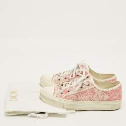 Pre Owned حذاء رياضي ديور قماش مطرز أزرق بحري/أبيض مشي ديور منخفض من الأمام مقاس 37.5