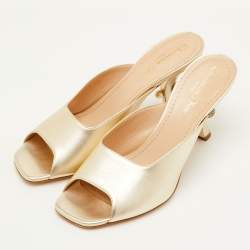 مملوكة مسبقًا صندل سلايد ديور جلد ذهبي معدني مفتوح من الأمام مقاس 40