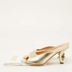 مملوكة مسبقًا صندل سلايد  ديور جلد ذهبي معدني مفتوح من الأمام مقاس 40