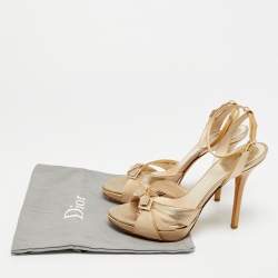 Pre Owned صندل ديور سير كاحل فيونكة ساتان وجلد بيج ميتالك مقاس 37