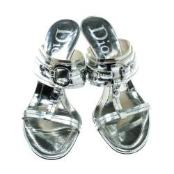 مملوكة مسبقًا صندل سلايد ديور سيور T جلد فضي ميتالك مقاس 36