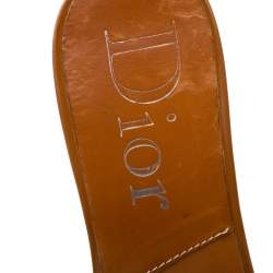 Pre Owned حذاء سلايدز ديور مقدمة مفتوحة مطرز فراشة دنيم مغسول فاتح مقاس 38.5