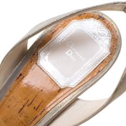 مملوكة مسبقًا Dior Grey/Gold Textured Suede Bow Detail Platform Slingback Sandals Size 38