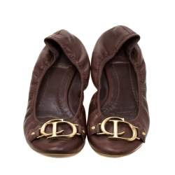 Pre Owned حذاء فلات باليه ديور مجعد شعار جلد بني مقاس 35