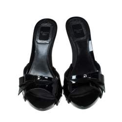 مملوكة مسبقًا Dior Black Patent Leather City Clog Sandals Size 35.5