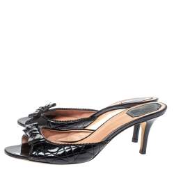 مملوكة مسبقًا Dior Black Cannage Patent Leather Bow Slide Sandals Size 41
