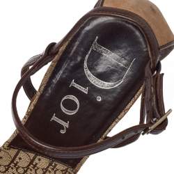 مملوكة مسبقًا صندل ديور ديوريسيمو جلد ونوبوك بني/ بيج كعب روكي مقاس 38.5