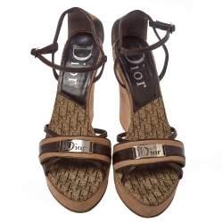 مملوكة مسبقًا صندل ديور ديوريسيمو جلد ونوبوك بني/ بيج كعب روكي مقاس 38.5