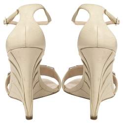 مملوكة مسبقًا Dior White Leather Wedge Ankle Strap Sandals Size 39