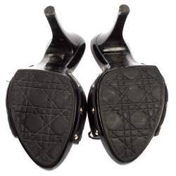 مملوكة مسبقًا صندل ديور مقدمة مفتوحة تفاصيل فيونكة جلد لامع وجلد أسود مقاس 36