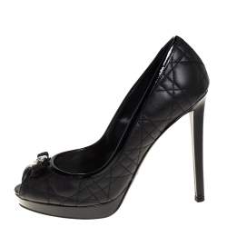 مملوكة مسبقًا Dior Black Cannage Quilted And Patent Leather Bow Pumps Size 37