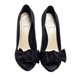 مملوكة مسبقًا Dior Black Mesh and Satin Bow Platform Peep Toe Pumps Size 38