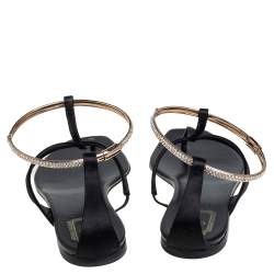 مملوكة مسبقًا صندل فلات ديور ساتان أسود بسير حرف تي مزخرف مقاس 39