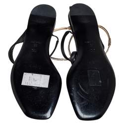 مملوكة مسبقًا صندل فلات ديور ساتان أسود بسير حرف تي مزخرف مقاس 39