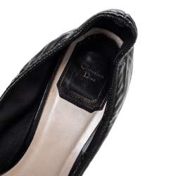 Pre Owned Dior Black Patent Leather Round Metal Logo Scrunch Pumps Size 37