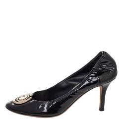 Pre Owned Dior Black Patent Leather Round Metal Logo Scrunch Pumps Size 37