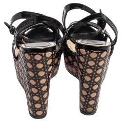 مملوكة مسبقًا صندل ديور جلد كاناج مفرغ أسود بنعل سميك وحزام كاحل كعب روكي مقاس 38