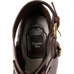 مملوكة مسبقًا بوت ديور كالافير جلد بني نعل سميك للكاحل مقاس 36.5