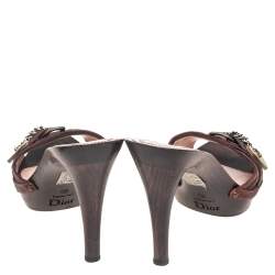 Pre Owned صندل سلايد ديور ديوريسيمو جلد بني مزين سلسلة مقاس 39