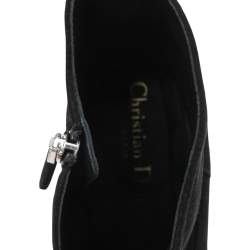 Pre Owned حذاء بوت للكاحل ديور سويدي أسود بسحاب مقاس 39.5