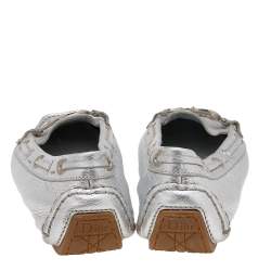 مملوكة مسبقًا حذاء لوفرز ديور جلد فضي مزخرف شعار ماركة سليب أون مقاس 41