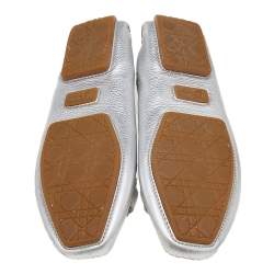 مملوكة مسبقًا حذاء لوفرز ديور جلد فضي مزخرف شعار ماركة سليب أون مقاس 41