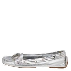 مملوكة مسبقًا حذاء لوفرز ديور جلد فضي مزخرف شعار ماركة سليب أون مقاس 41