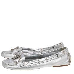 مملوكة مسبقًا حذاء لوفرز ديور جلد فضي مزخرف شعار ماركة سليب أون مقاس 41