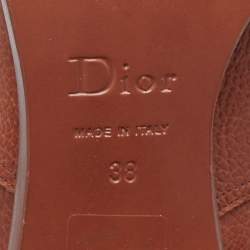 مملوكة مسبقًا حذاء بوت ديور جلد بني CD  بطول الركبة مقاس 38