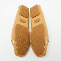 Pre Owned حذاء لوفرز ديور جلد لامع بيج سليب أون مزخرف بشعار مقاس 36.5