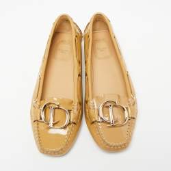 Pre Owned حذاء لوفرز ديور جلد لامع بيج سليب أون مزخرف بشعار مقاس 36.5