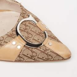 مملوكة مسبقًا صندل ديور جلد وكانفاس بني/بيج فتحة كعب مقاس 38