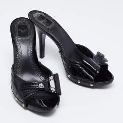 مملوكة مسبقًا Dior Black Cannage Patent Leather Bow Slide Sandals Size 40