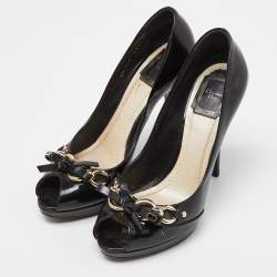 مملوكة مسبقًا حذاء كعب عالي ديور جلد أسود لامع مقدمة مفتوحة فيونكة مزين بسلسلة مقاس 39