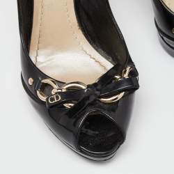 مملوكة مسبقًا حذاء كعب عالي ديور جلد أسود لامع مقدمة مفتوحة فيونكة مزين بسلسلة مقاس 39