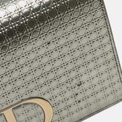 Pre Owned Dior Silver Metallic Patent Microcannage 2 in 1 30 Montaigne Pouch