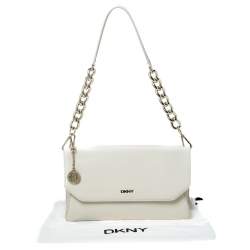 Pre Owned حقيبة كتف دي كي أن واي مظروف جلد كريمية