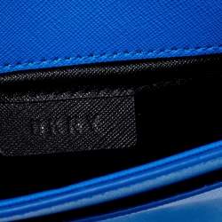 Pre Owned حقيبة كروس دى كى أن واى قلاب بارك براينت مينى جلد زرقاء