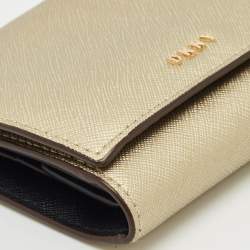 Pre Owned Dkny Gold Leather Trifold Wallet
