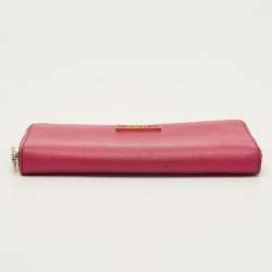 مملوكة مسبقًا DKNY Pink Leather Logo Zip Continental Wallet