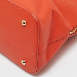 مملوكة مسبقًا حقيبة DKNY ساتشيل جلد برتقالي دوم